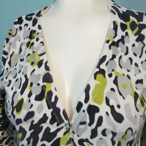 SALE New York & Company Cardigan. Size S - Picture 2 of 6